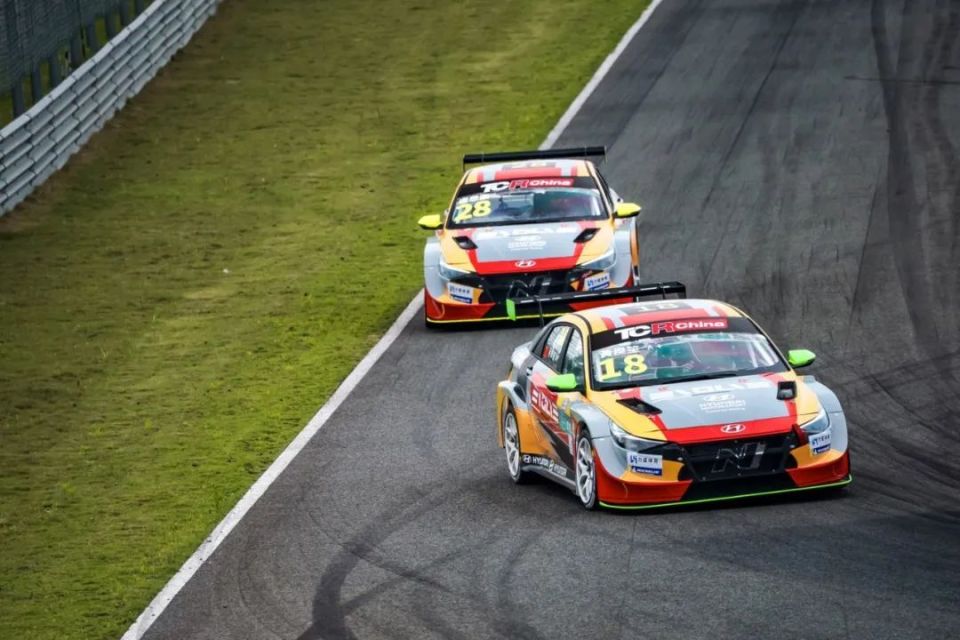 保持一贯竞技水准,中国赛车携手前行刘子辰是上赛季大师杯年度冠军,他