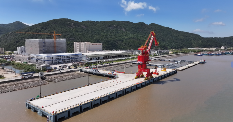 象山石浦港区首个万吨级码头投运!未来这里