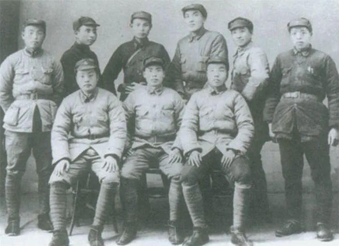杨勇：百战百胜的开国上将，威名赫赫的“三杨”之一，勇冠三军深受毛主席喜爱_腾讯新闻