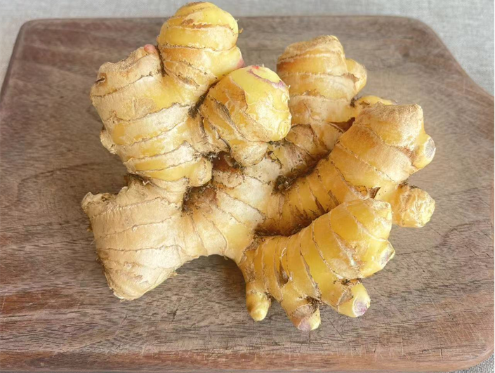 传统医学认为,生姜具解表散寒,温肺止咳,解毒等药用价值,常用于治疗