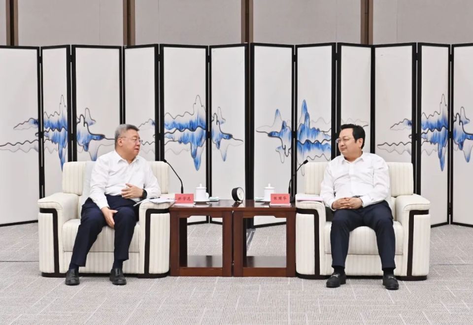 张国华与中建集团党组书记、董事长郑学选一行举行工作座谈