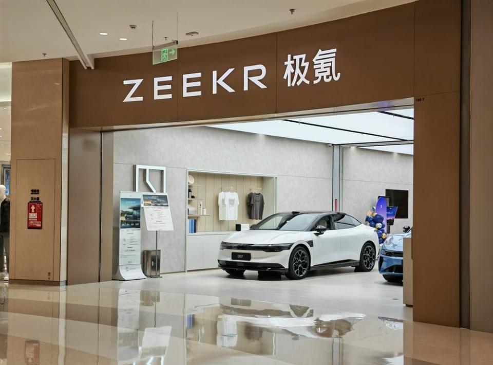 极氪001一年迭代三次！部分车主不满，门店在新车到店前已清库存丨一线_腾讯新闻