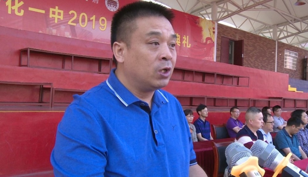 图/新化一中公开信息显示,袁愈祥出生于1969年11月,湖南新化人,1986年