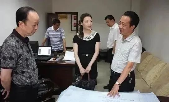新疆落马检察长李钰, 真正称得上美女的官员_腾讯新闻