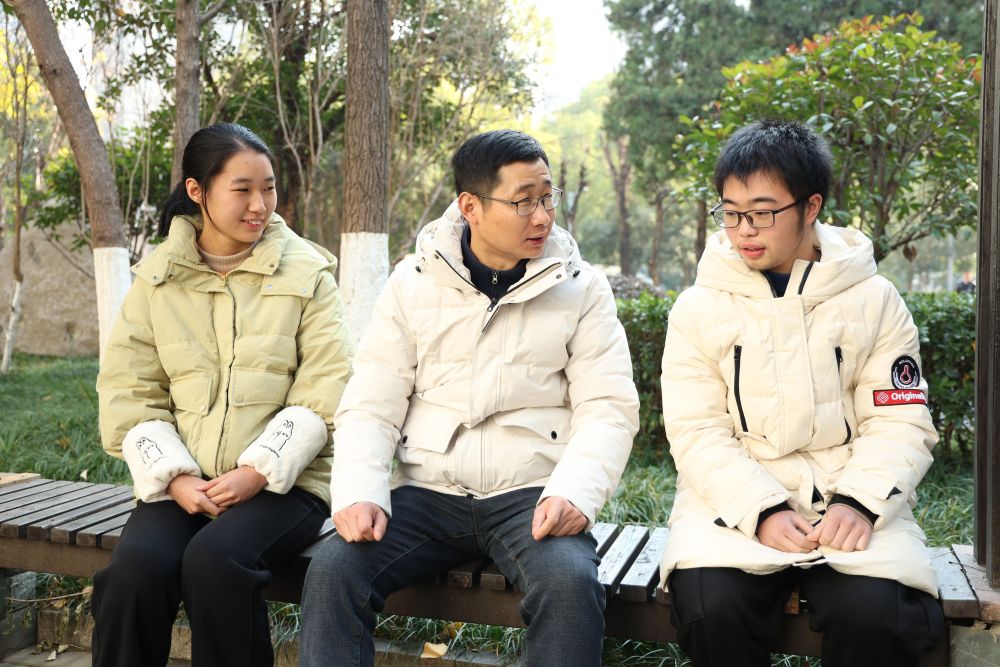 六安二中教师张伟龙用物理"魔法"唤醒学生成长能量