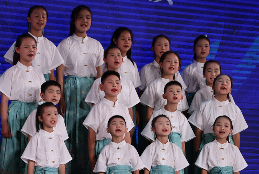 这群乡村中小学的孩子们用歌声唱响未来