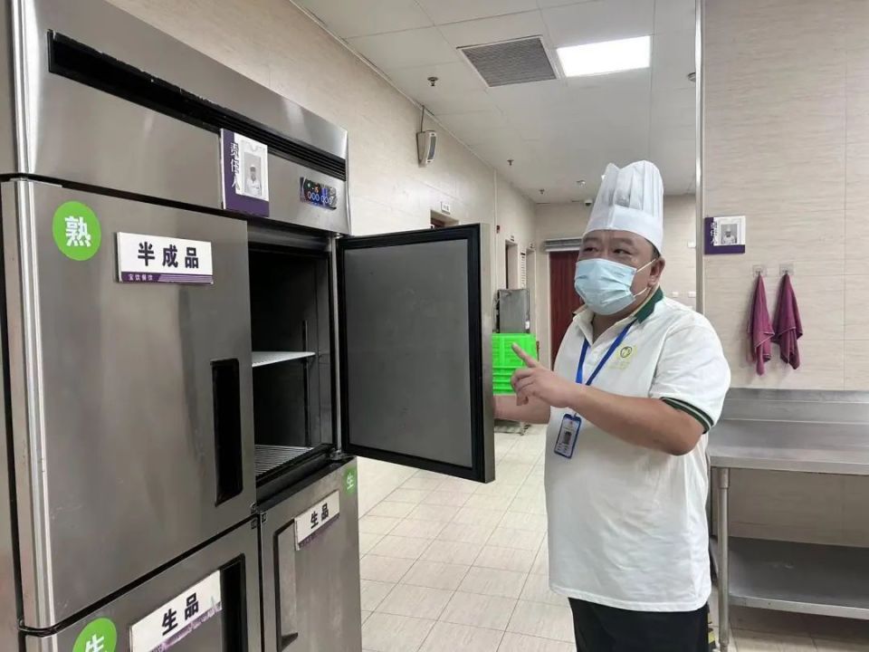 家长代表走进食堂"探营"_腾讯新闻