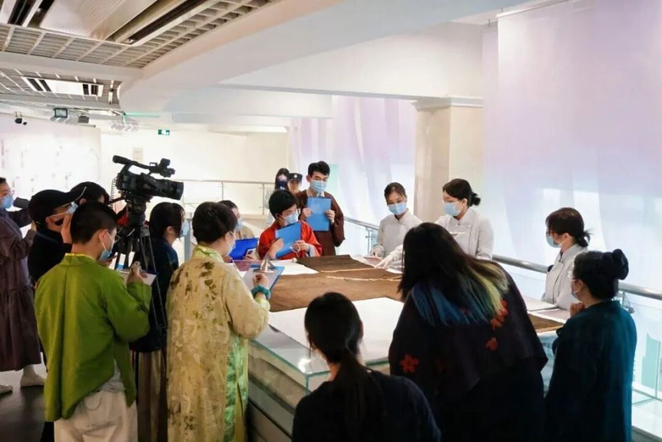 2026“国丝汉服月”在中国丝绸博物馆成功举办！_腾讯新闻