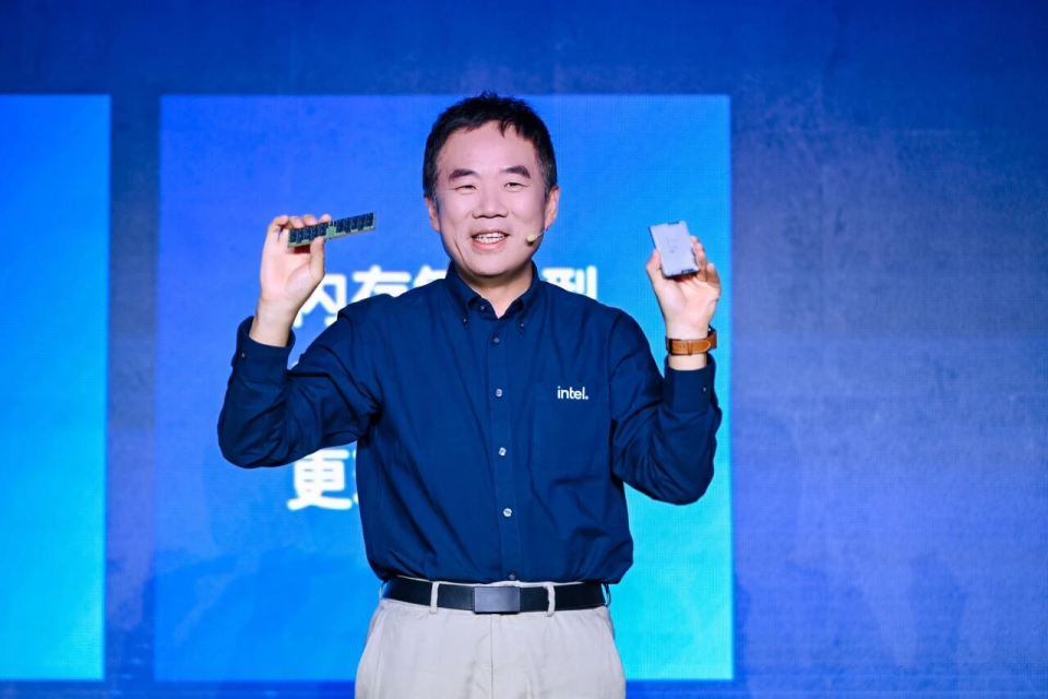 英特尔在中国推出“地表最强”工作站CPU_腾讯新闻