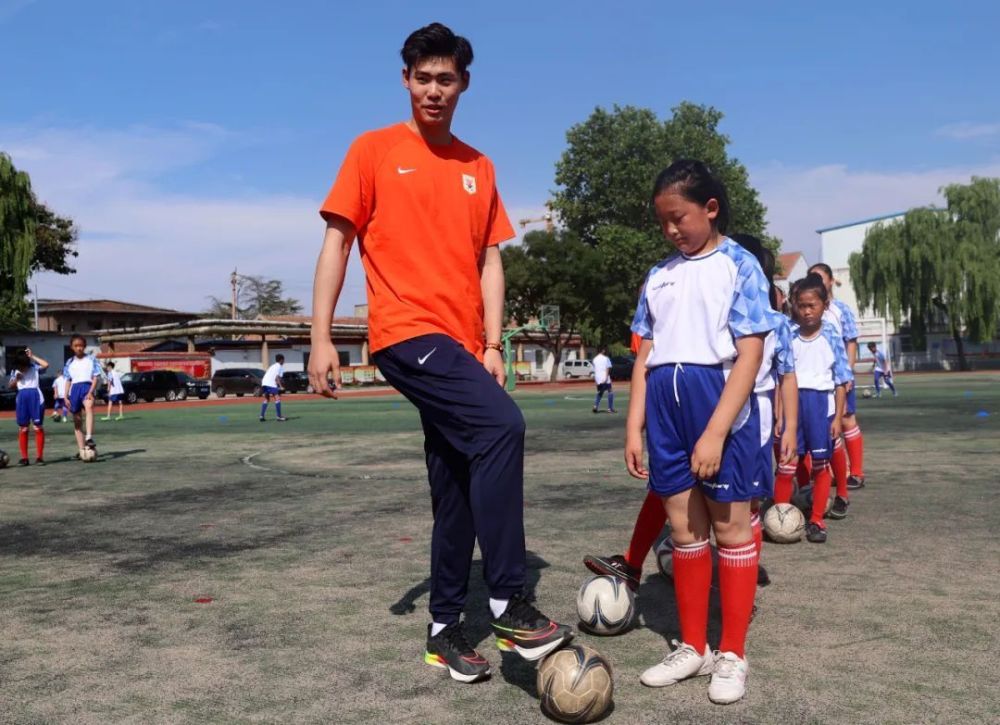 超越爱公益活动第二站走进淄川区罗村镇中心学校