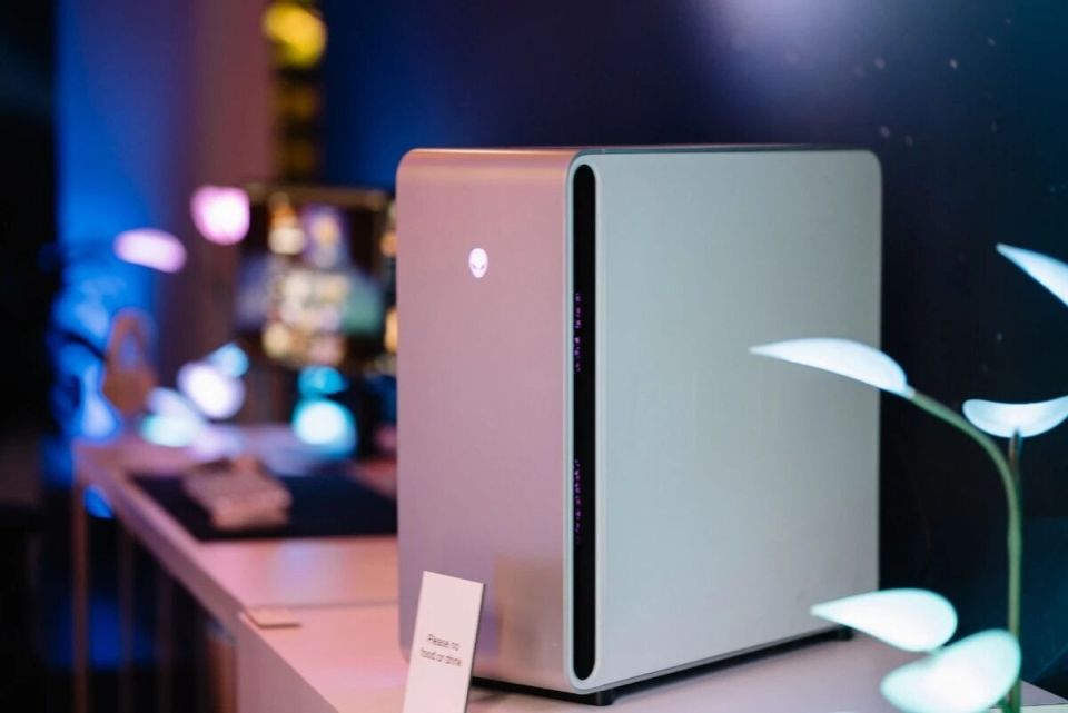 Alienware外星人CES2026全面升级，首发防眩光OLED，Area-51产品线更多了_腾讯新闻