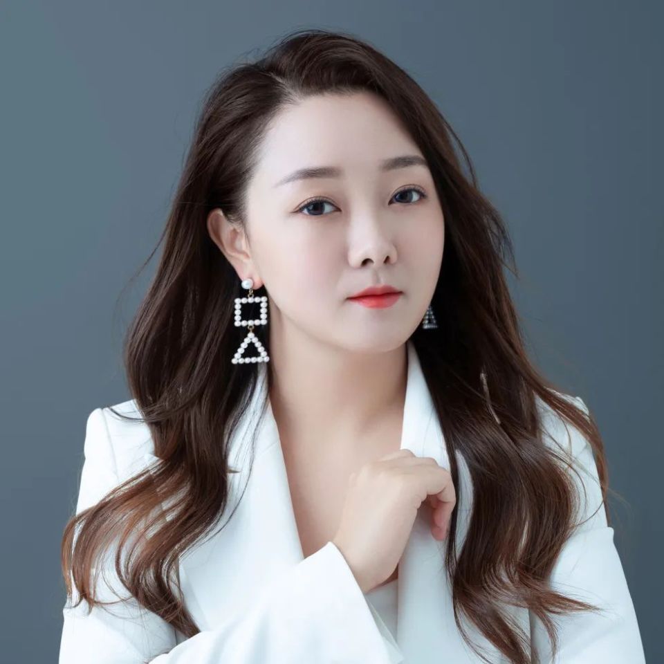 简介:崔相国夫人见莺莺神思恍惚,疑女儿与张生来往,故将红娘叫来拷问