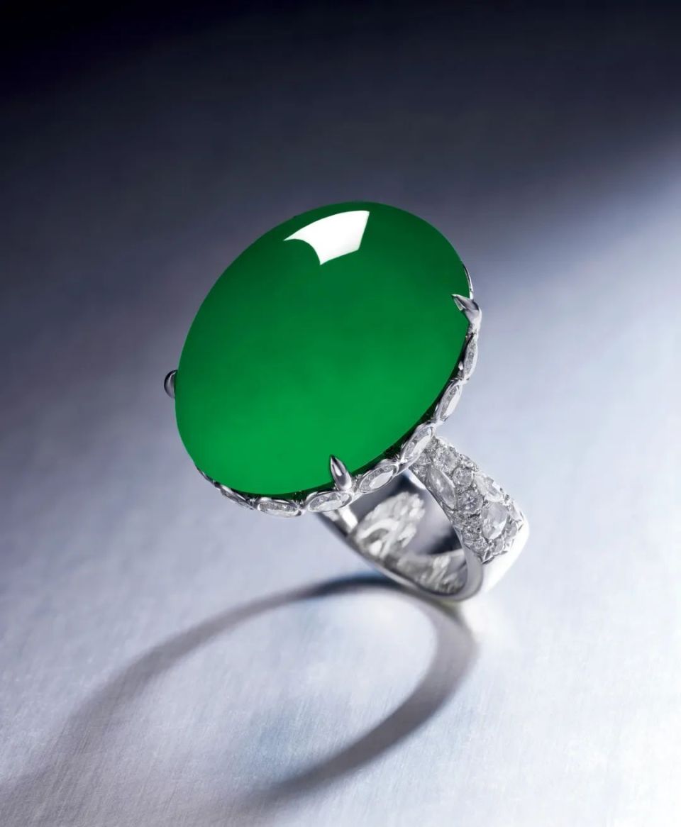 保利香港拍卖丨传世珍藏 足色满水的重要翡翠拍品