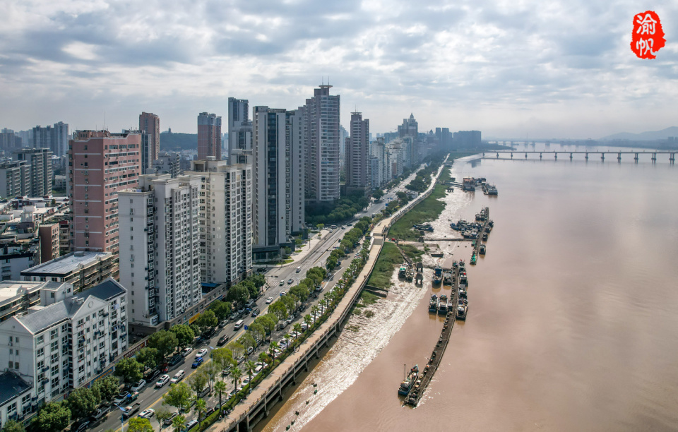 游走瑞安外滩高楼林立车水马龙城市繁华不逊中西部地级市