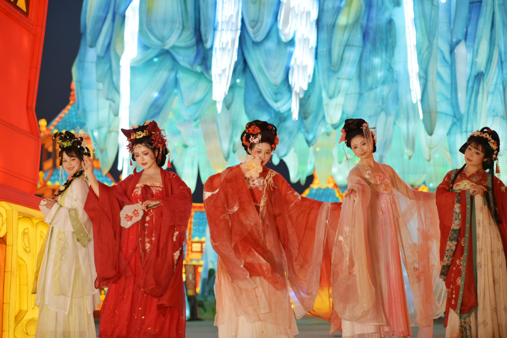 白天逛漫展 晚上游灯会中华彩灯大世界"五一"四重惊喜嗨翻天