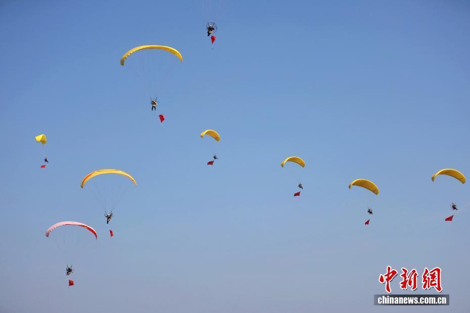 江西吉安上演“空中盛宴”