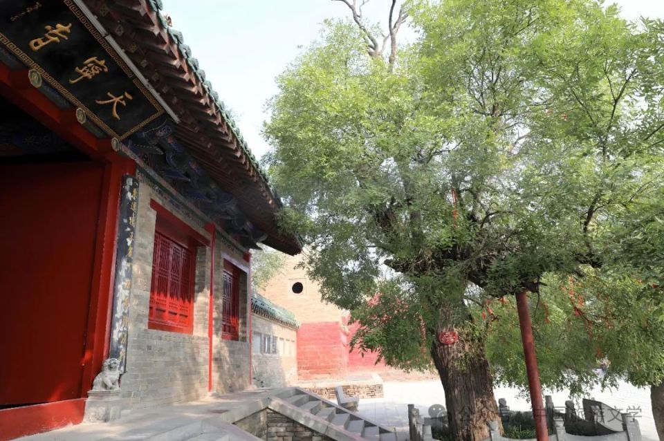 始建于北魏的天宁寺,规模宏大,年代最早,寺内有藏经阁,原藏明代南藏经