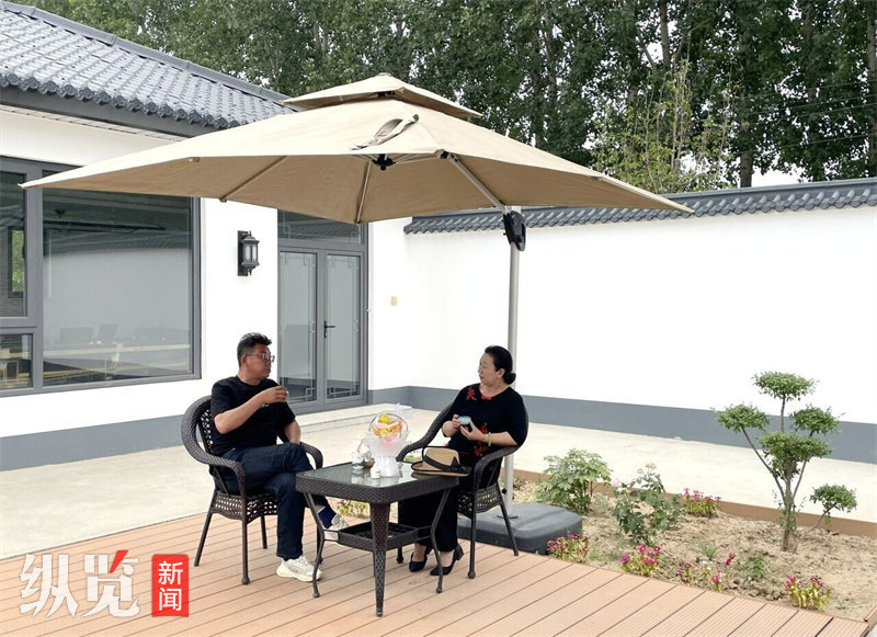 河北日报记者 刘杰摄白墙黛瓦,翘角飞檐,一座名叫"景明轩"的小院里