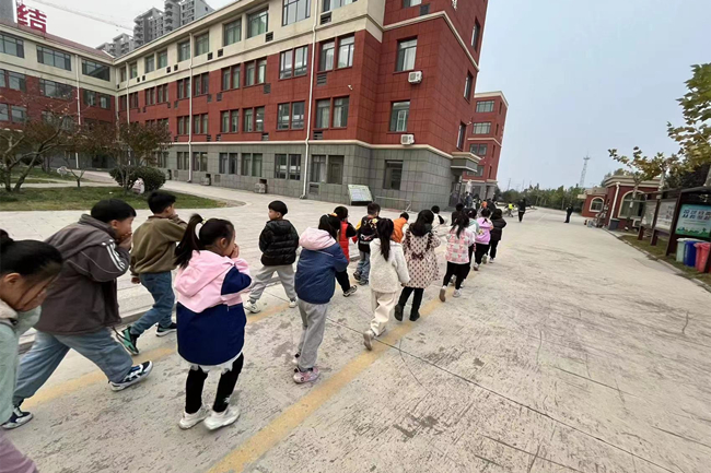 滕州市清华园小学图片