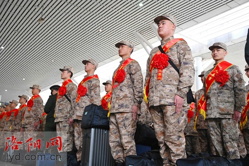 洛阳市2024年首批新兵今日乘高铁奔赴军营【组图】