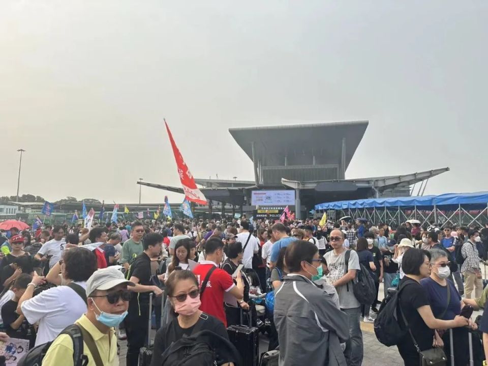 深圳湾口岸明日将迎出入境双向高峰_腾讯新闻