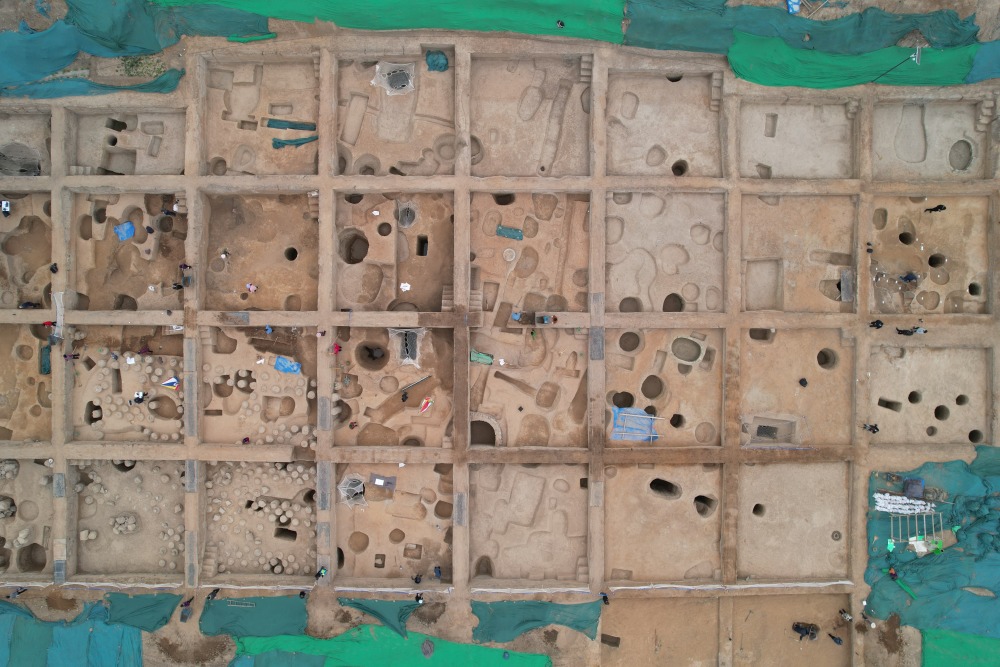 新华全媒 |河南郑州商都书院街墓地:展示中商早期高等级贵族丧葬礼制