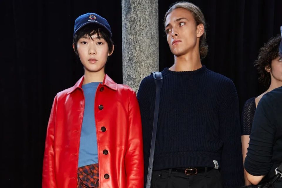 官方小红书快闪店,并试水直播带货模式,与知名主持人吴昕直播间联动