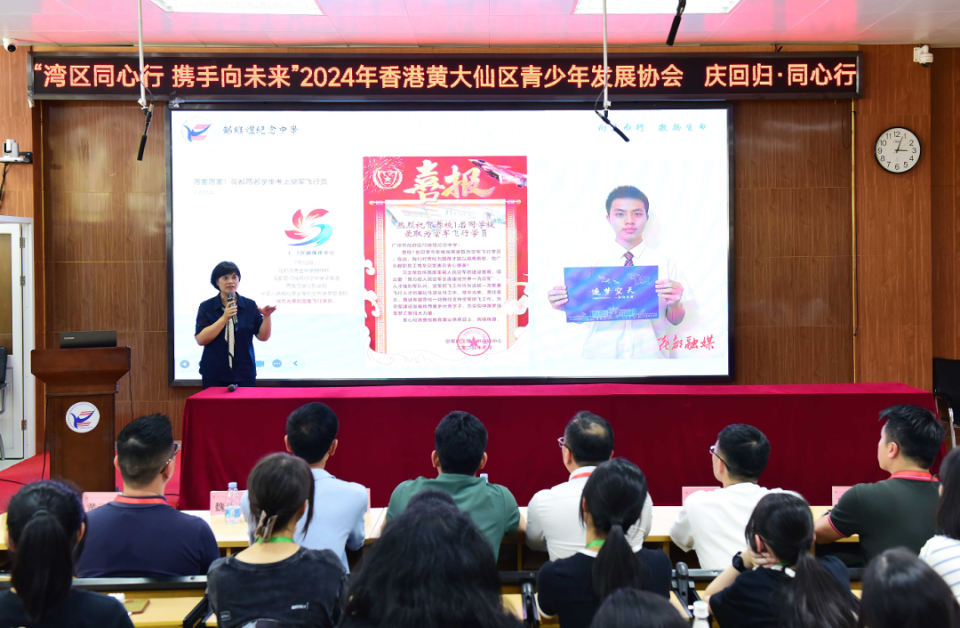 基金会的名义捐资3800万港元与花都区政府共同投资兴建邝维煜纪念中学