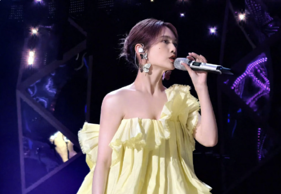 《歌手》直播:那英仅第3,国外明星拿前2,网友们的神评笑死我