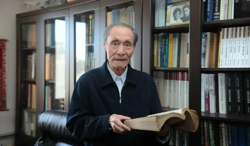 去年底在上海举办的这个国际论坛,授予他终身成就奖_腾讯新闻