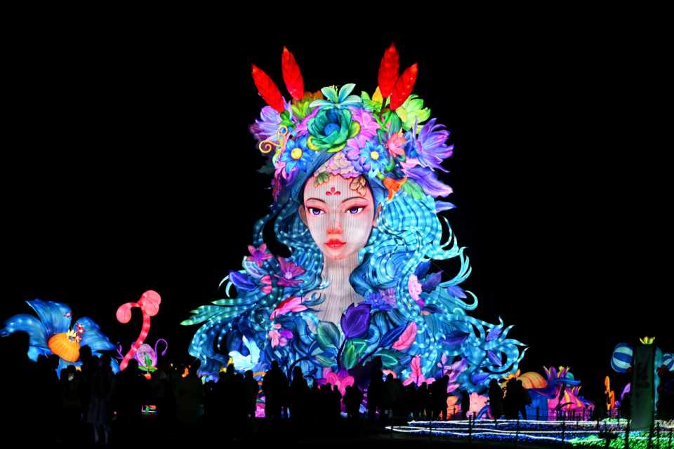 3·8节,有请女神免费逛灯会_腾讯新闻