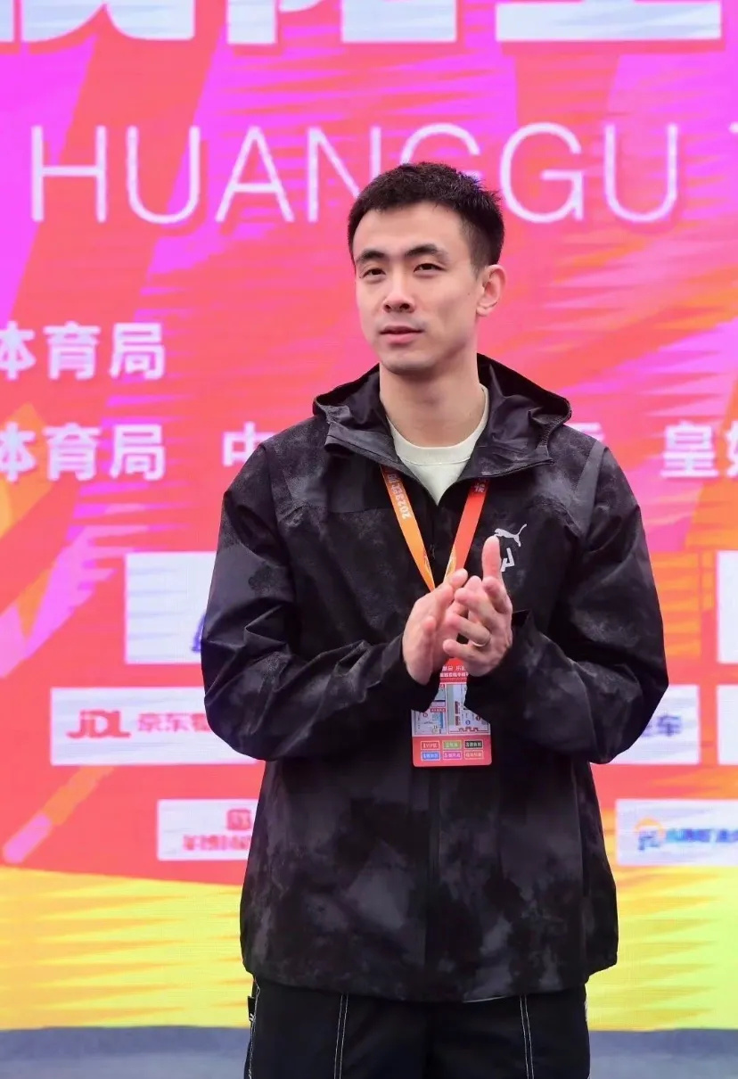 杨鸣赵继伟为半马鸣枪周俊成陪女友看来辽篮只有郭艾伦单身