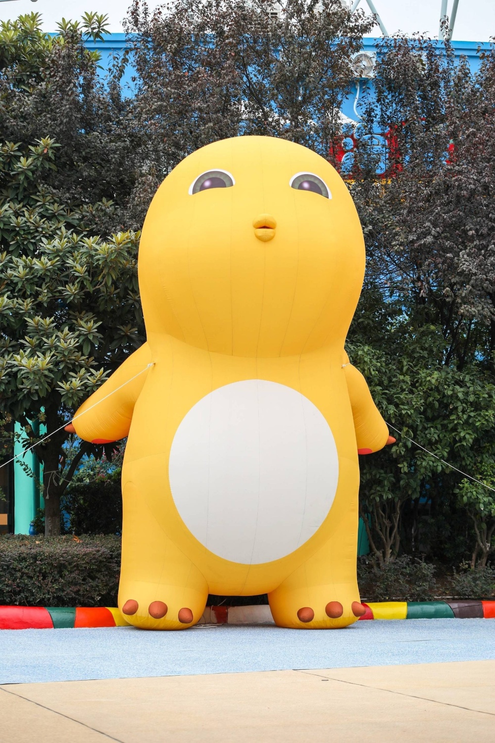 其中《海洋巫师之战》在欢乐秀场欢乐上演,单轮车等杂技表演以及会变