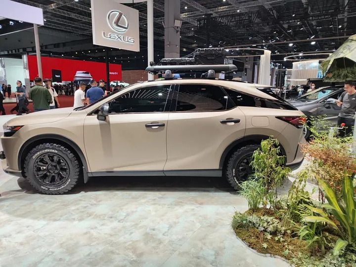 上海车展直击全系混动全新雷克萨斯rx亮相上海车展