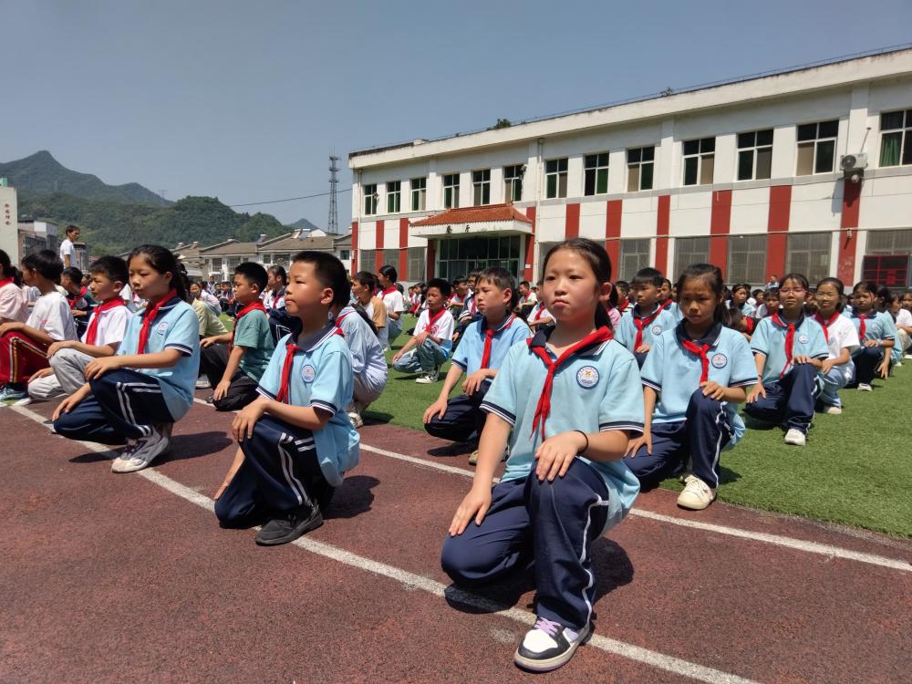 漩涡镇中心小学图片