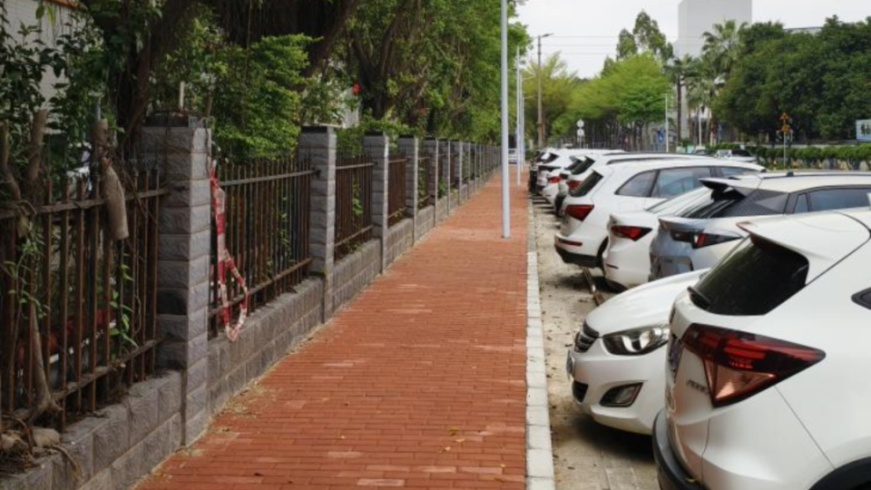 新增停车位!荷城富湾工业园区"颜值"提升_腾讯新闻