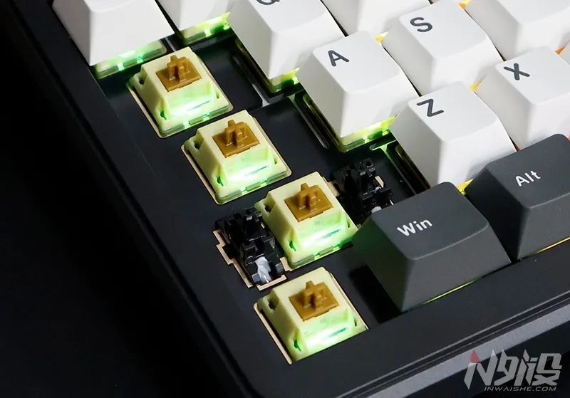 黑爵ak820 max三模机械键盘拆解评测