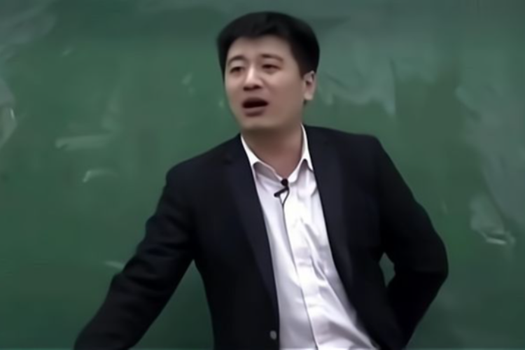 张雪峰再回应“不推荐新闻学”言论：适合自己的才是好专业