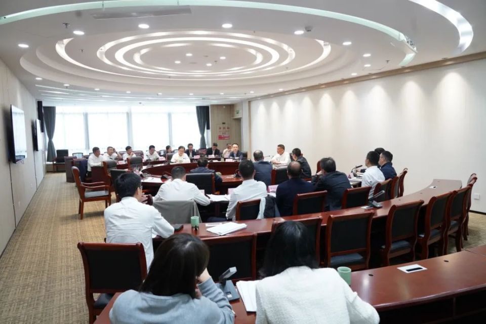 县委全面依法治县委员会举行第五次会议|胡刚主持会议