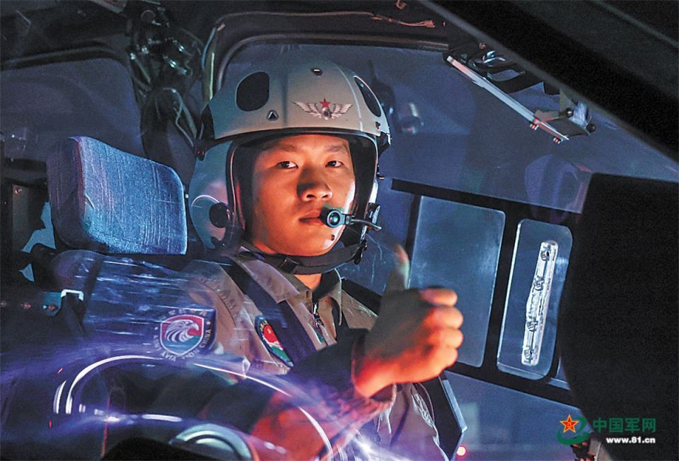 李春国 龚耀龙 本报特约通讯员 孙长义 摄影报道——陆军某旅夜间