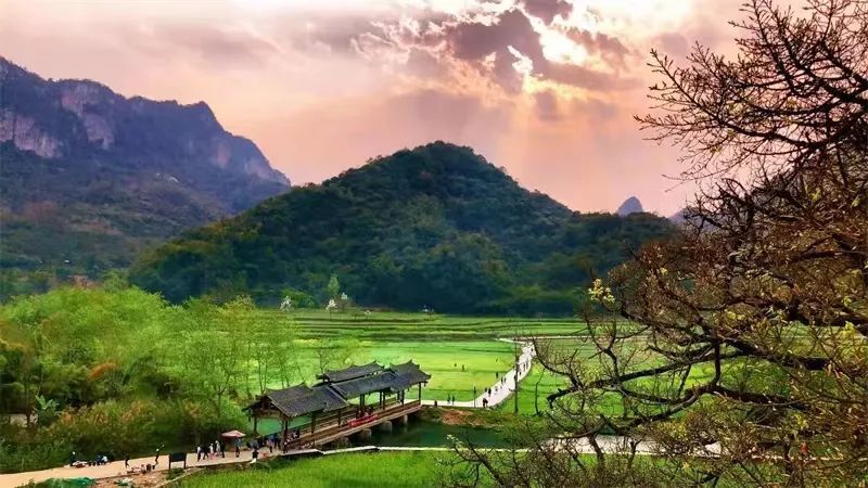 坝美景区与陶渊明笔下的"世外桃源"如出一辙,其幽静秀美的93园牧歌
