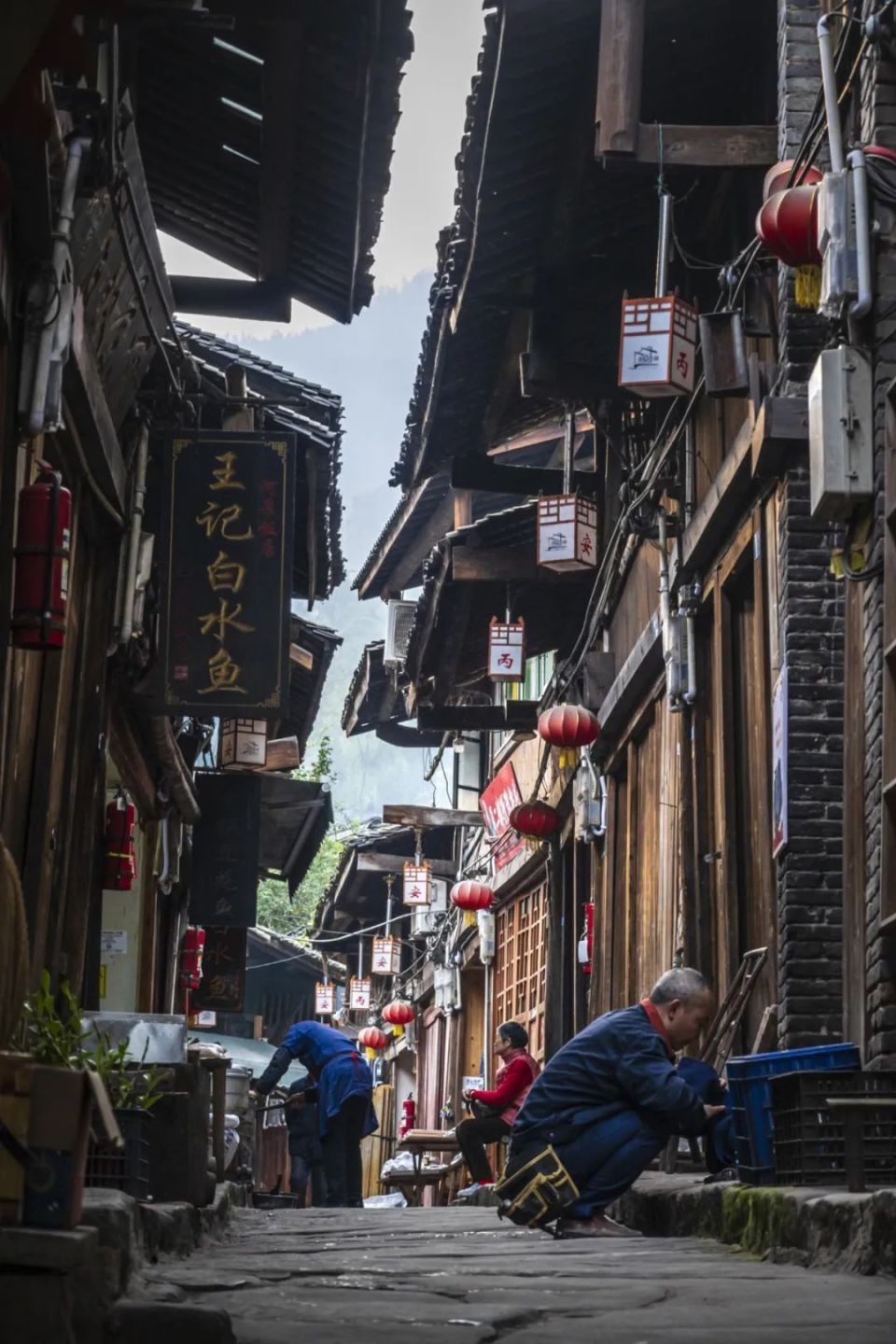 丙安古镇虽然店铺多,但商业的气息却并不浓厚,街上的店铺大多售卖的