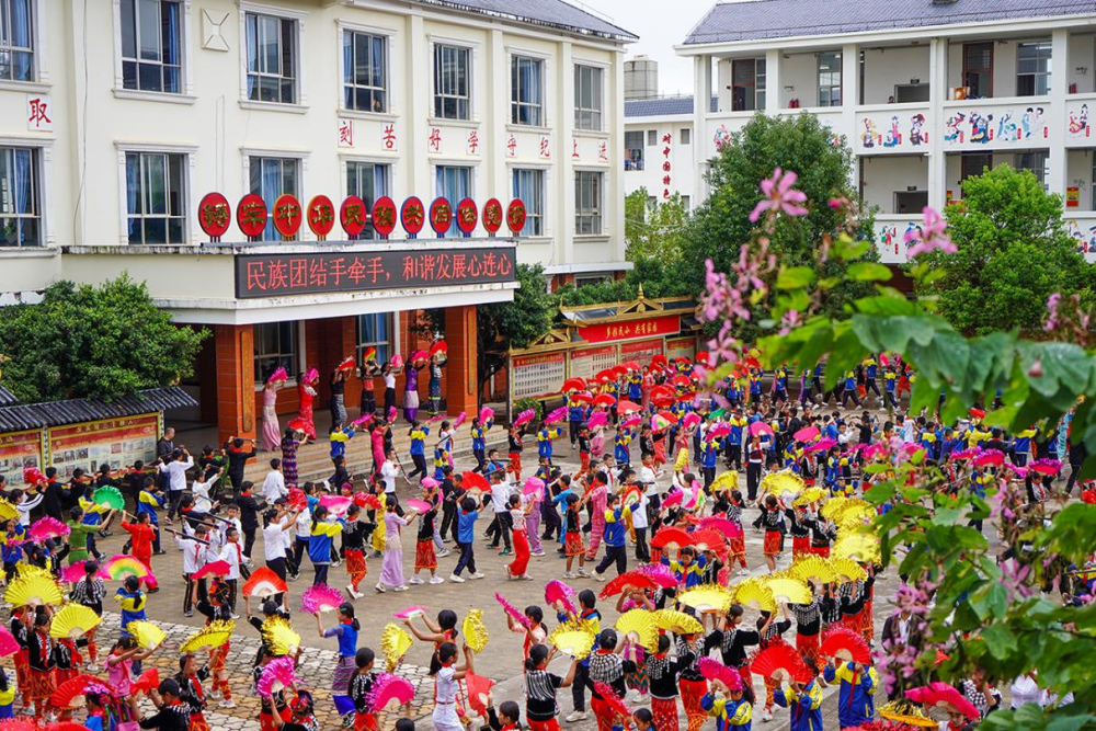 聚焦雲南縣域教育 | 隴川縣民族小學:綻放在邊境的民族團結教育之花