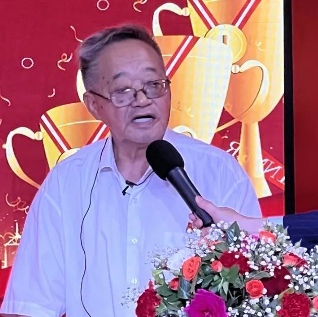 "团长·中国好人——徐金石,原一〇二团司法所所长·中国好人——胡艳