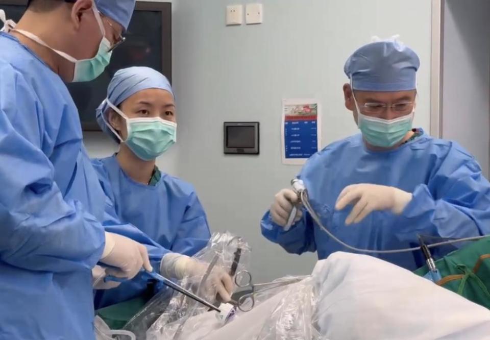 卵巢子宫全切救人！妻子卵巢癌复发转移，丈夫请名医奔赴广州_腾讯新闻