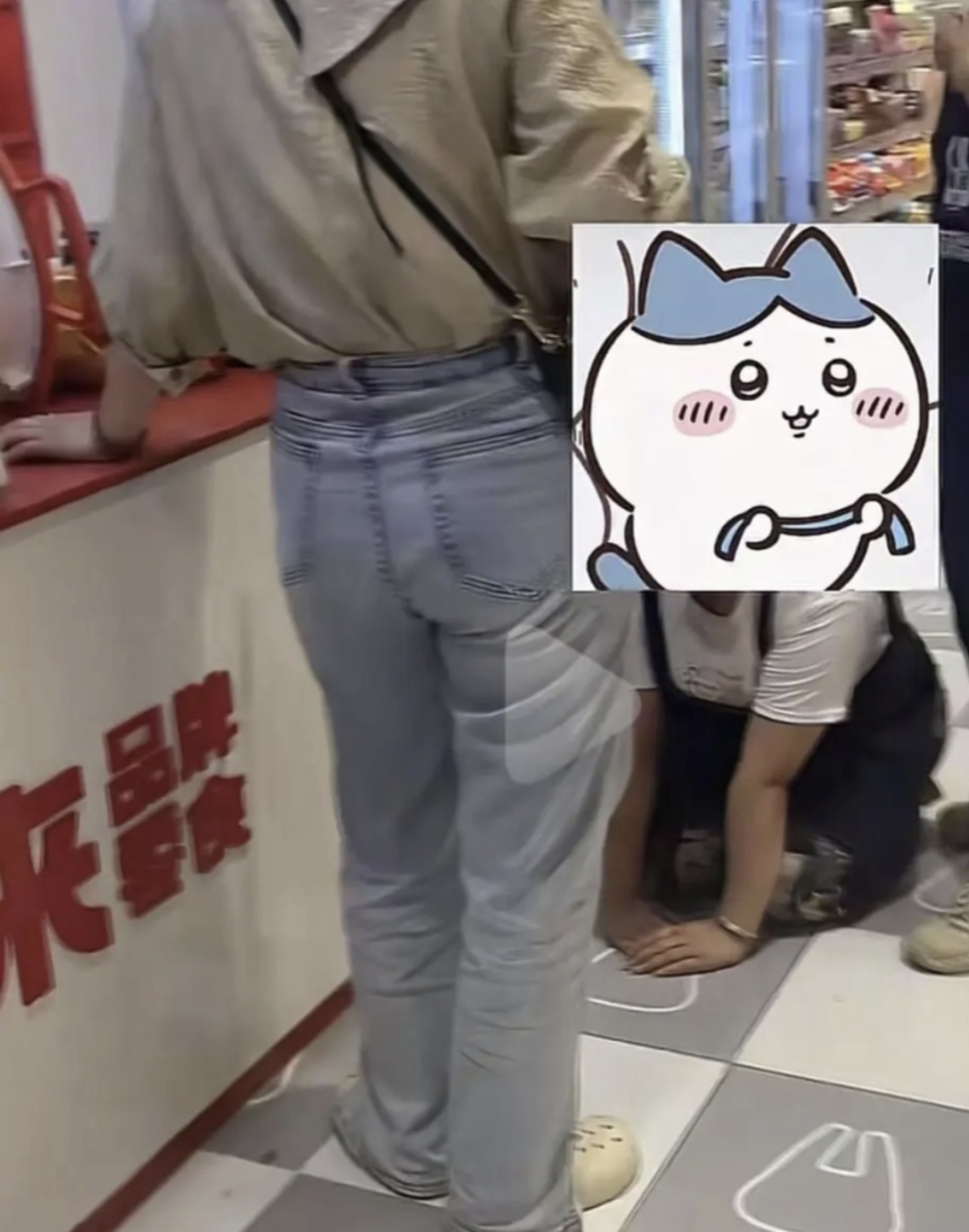 好想来零食店店员为何给顾客下跪道歉？背后