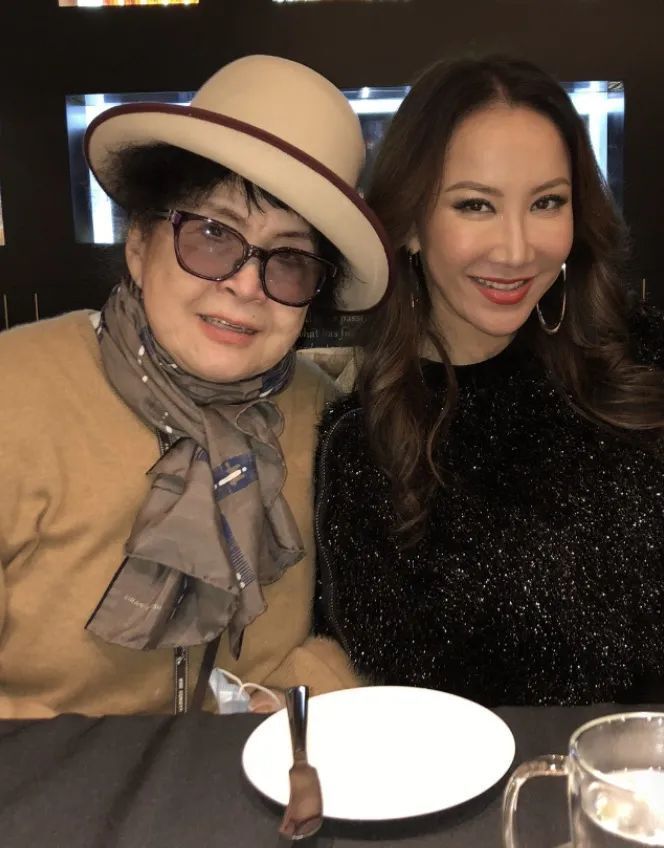 48岁李玟逝世富商老公不忠致家庭破裂年初因腿部做手术感压力