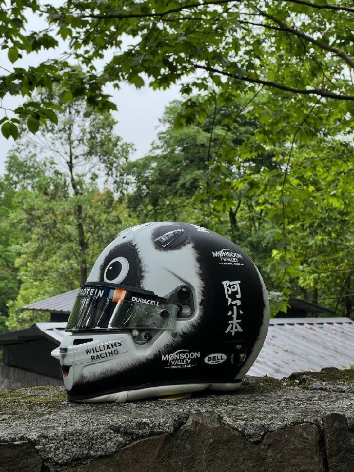 周冠宇f1主场登场创历史 "成都女婿"阿尔本熊猫头盔惊喜亮相赛场