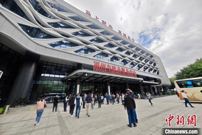 探访福州市政务服务中心:一体化政务服务便企利民-腾讯新闻