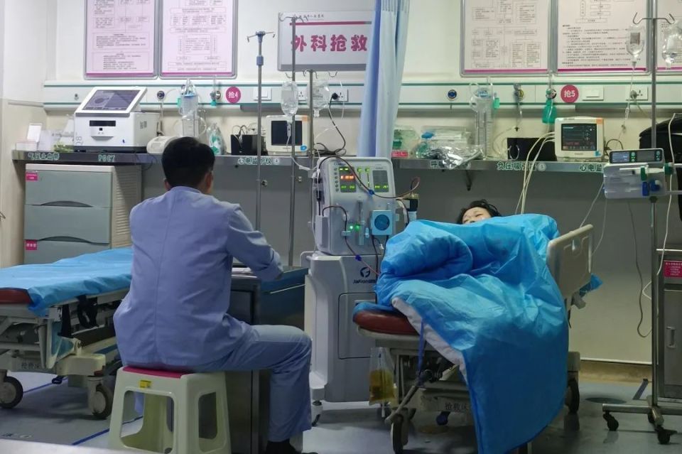 护理“星榜样”|急诊科里的“男”丁格尔：贾宇_腾讯新闻